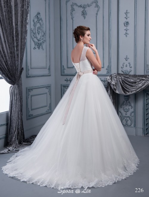 https://www.sposa-lia.com/images/stories/virtuemart/product/226       (3).jpg